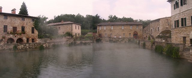 Foto 000 - Bagno Vignoni - la piazza di S. Caterina.jpg